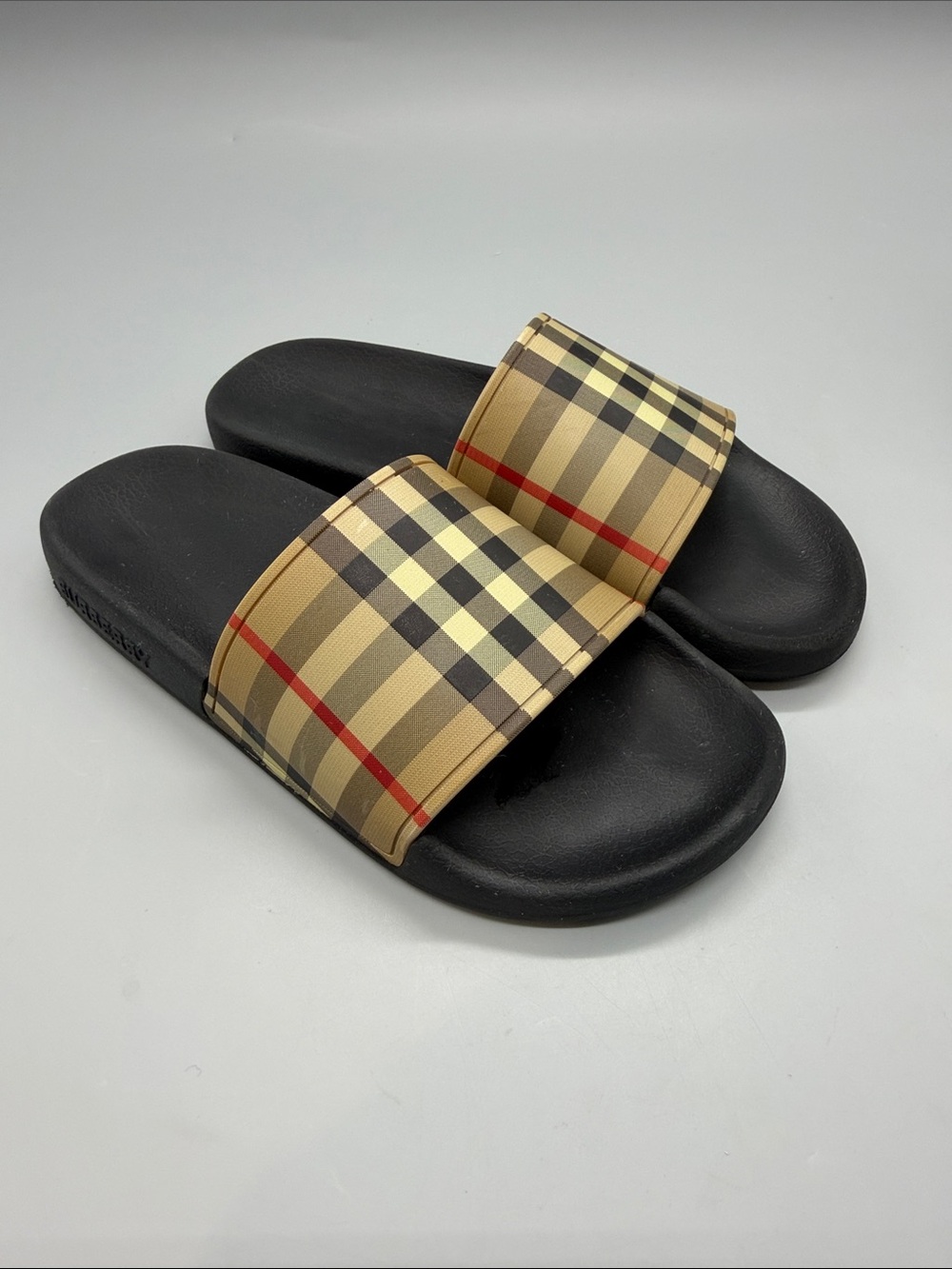 Burberry vintage check pool slides youth 2.5